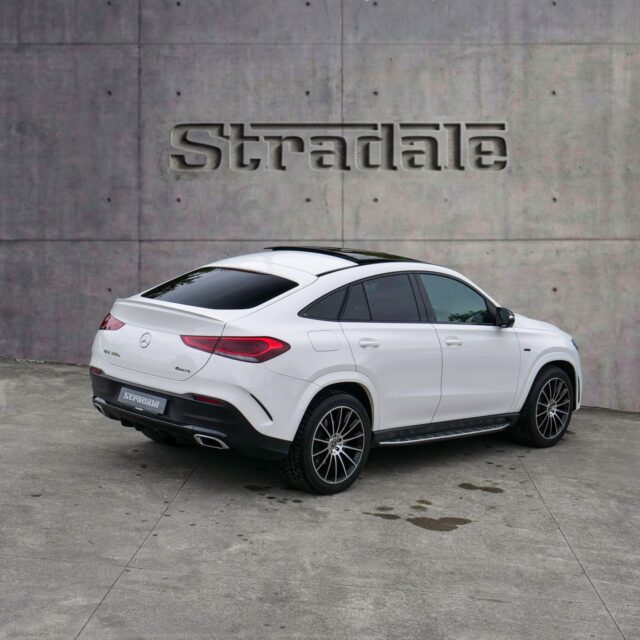 .Mercedes-Benz GLE 350e CoupéUna combinación perfecta entre lujo, tecnología y eficiencia ✨ Unidad nacional📅 11/2021📉 53.000 km♻️ Híbrido enchufable (PHEV)🔵 Etiqueta ECOCONFIGURACIÓN MUY TOP:✔️ Paquete AMG + Paquete Night✔️ Llantas multirradio✔️ Faros LED High Performance✔️ Pantallas digitales MBUX✔️ Navegación ✔️ Cámara + sensores✔️ Asientos eléctricos✔️ Iluminación ambiente✔️ Estriberas laterales✔️ Techo panorámicoConduce en eléctrico en el día a día y disfruta de la autonomía total para viajar sin preocupaciones.📍 Disponible ya•🆆🆆🆆.🆂🆃🆁🅰🅳🅰🅻🅴🅱🅸🅻🅱🅰🅾.🅲🅾🅼••𝘌𝘯𝘷í𝘰𝘴 𝘢 𝘵𝘰𝘥𝘰 𝘌𝘶𝘳𝘰𝘱𝘢 ✈️•𝘗𝘢𝘳𝘢 𝘮á𝘴 𝘪𝘯𝘧𝘰𝘳𝘮𝘢𝘤𝘪ó𝘯 𝘱𝘰𝘳 𝘧𝘢𝘷𝘰𝘳 𝘤𝘰𝘯𝘵𝘢𝘤𝘵𝘢𝘳:•📩 𝘪𝘯𝘧𝘰@𝘴𝘵𝘳𝘢𝘥𝘢𝘭𝘦𝘣𝘪𝘭𝘣𝘢𝘰.𝘤𝘰𝘮•👉 𝘍𝘰𝘭𝘭𝘰𝘸 @𝘴𝘵𝘳𝘢𝘥𝘢𝘭𝘦𝘣𝘪𝘭𝘣𝘢𝘰 👈•#mercedesgle #gle350de #glecoupe #mercedesglecoupe #stradalebilbao