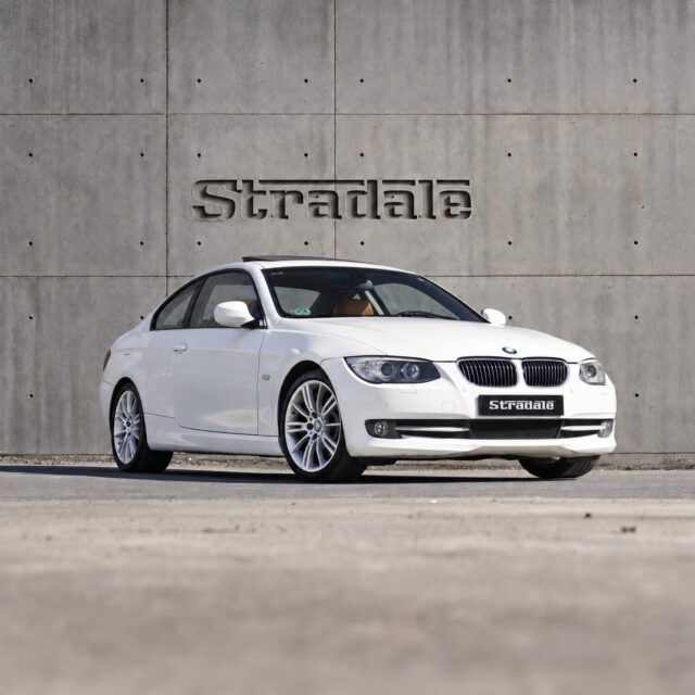 .Si estás buscando un BMW E92 en estado espectacular, este es el tuyo.BMW 325i Coupé Automático · 2011 · 218 CVMotor 3.0 gasolina de seis cilindros atmosférico, con 186.579 km y una configuración de fábrica realmente especial.Techo solar, acceso confort, asientos deportivos eléctricos con memoria y calefacción, xenón, PDC, Bluetooth, radio Professional y mucho más.Una unidad cuidada con muchísimo mimo, elegante y con ese tacto de conducción que solo ofrece un seis cilindros atmosférico BMW.Disponible en Stradale. Descubre todos los detalles en nuestra web.#BMW #BMW325i #BMWE92 #E92 #BMWCoupe