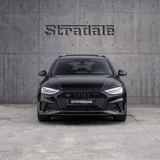 .Entrega bajo pedido ✅Este Audi A4 Avant 45 TFSI quattro S line no llegó por casualidad. Nuestro cliente buscaba exactamente esta configuración: gasolina de 265 CV, tracción quattro, carrocería Avant y un equipamiento muy concreto.Una unidad de 2023 en Mythosschwarz metalizado, con 63.223 km, cambio automático, S line Competition Plus, techo panorámico, cámara trasera, Matrix LED, navegación MMI, Virtual Cockpit, sonido Bang & Olufsen y el espectacular interior en cuero Nappa con asientos deportivos.Cuando tienes claro qué coche quieres, nosotros nos encargamos de encontrarlo.¿Buscas una unidad específica? Escríbenos.#Stradale #AudiA4 #AudiAvant #AudiQuattro #Sline