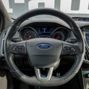 Ford Focus RS - foto 27