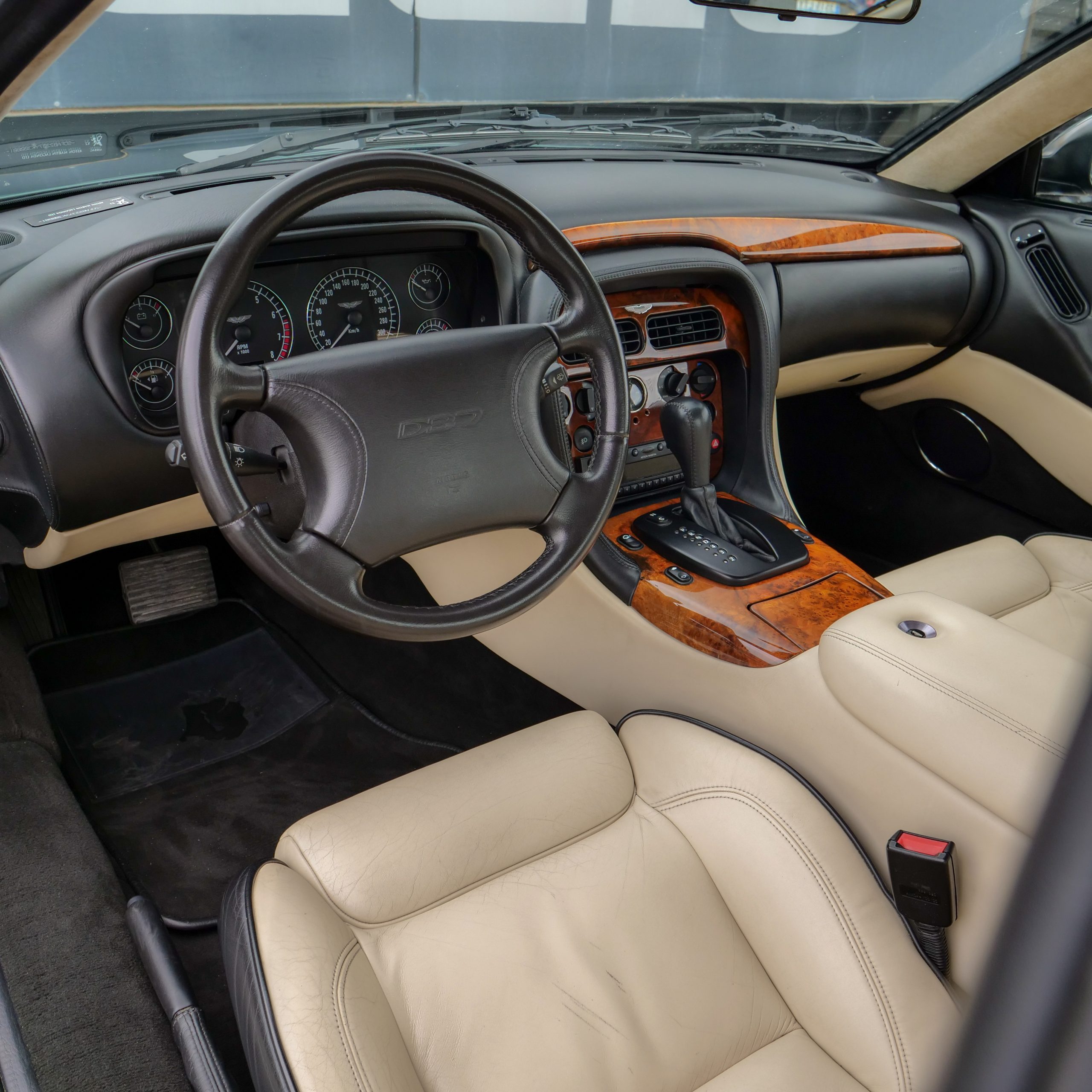 Aston Martin DB7 Vantage V12 - imagen 11