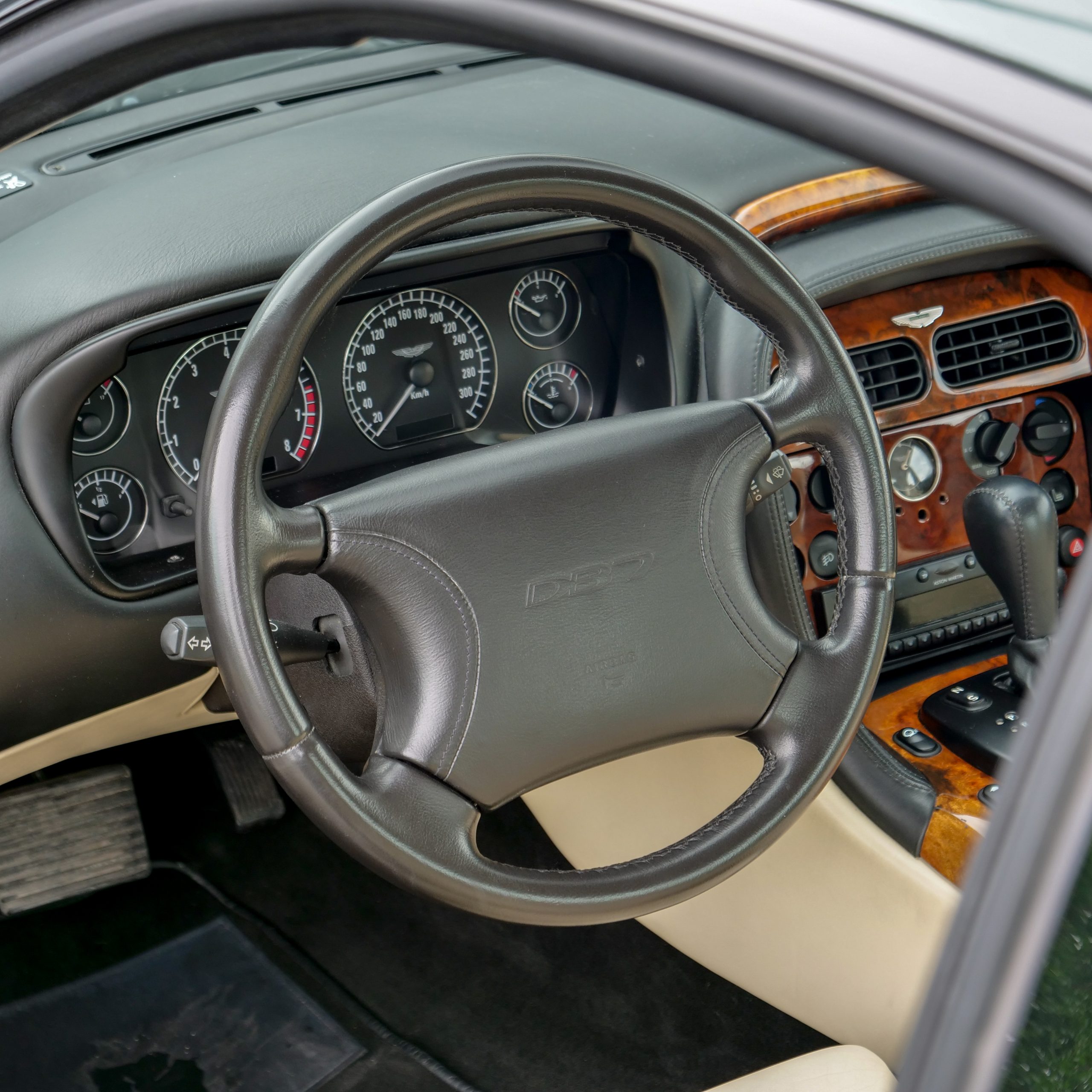 Aston Martin DB7 Vantage V12 - imagen 12