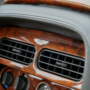 Aston Martin DB7 Vantage V12 - foto 21