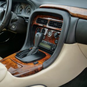 Aston Martin DB7 Vantage V12 - foto 22
