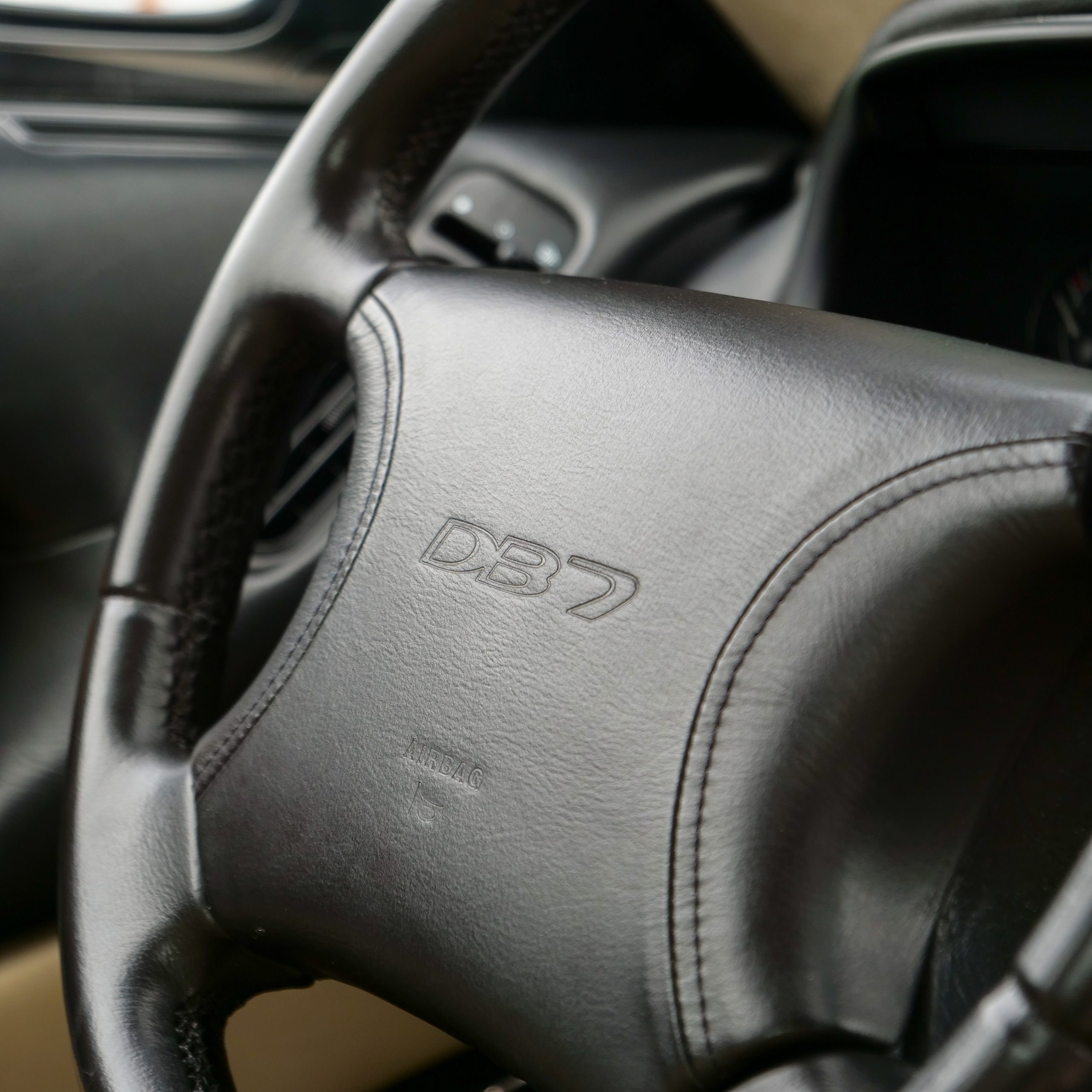 Aston Martin DB7 Vantage V12 - imagen 22