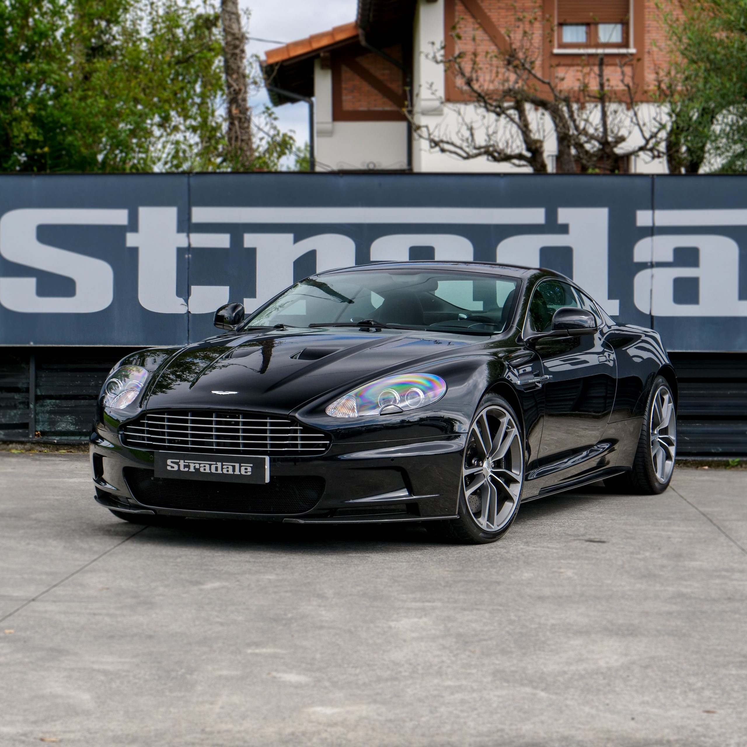 Aston Martin DBS - imagen 1