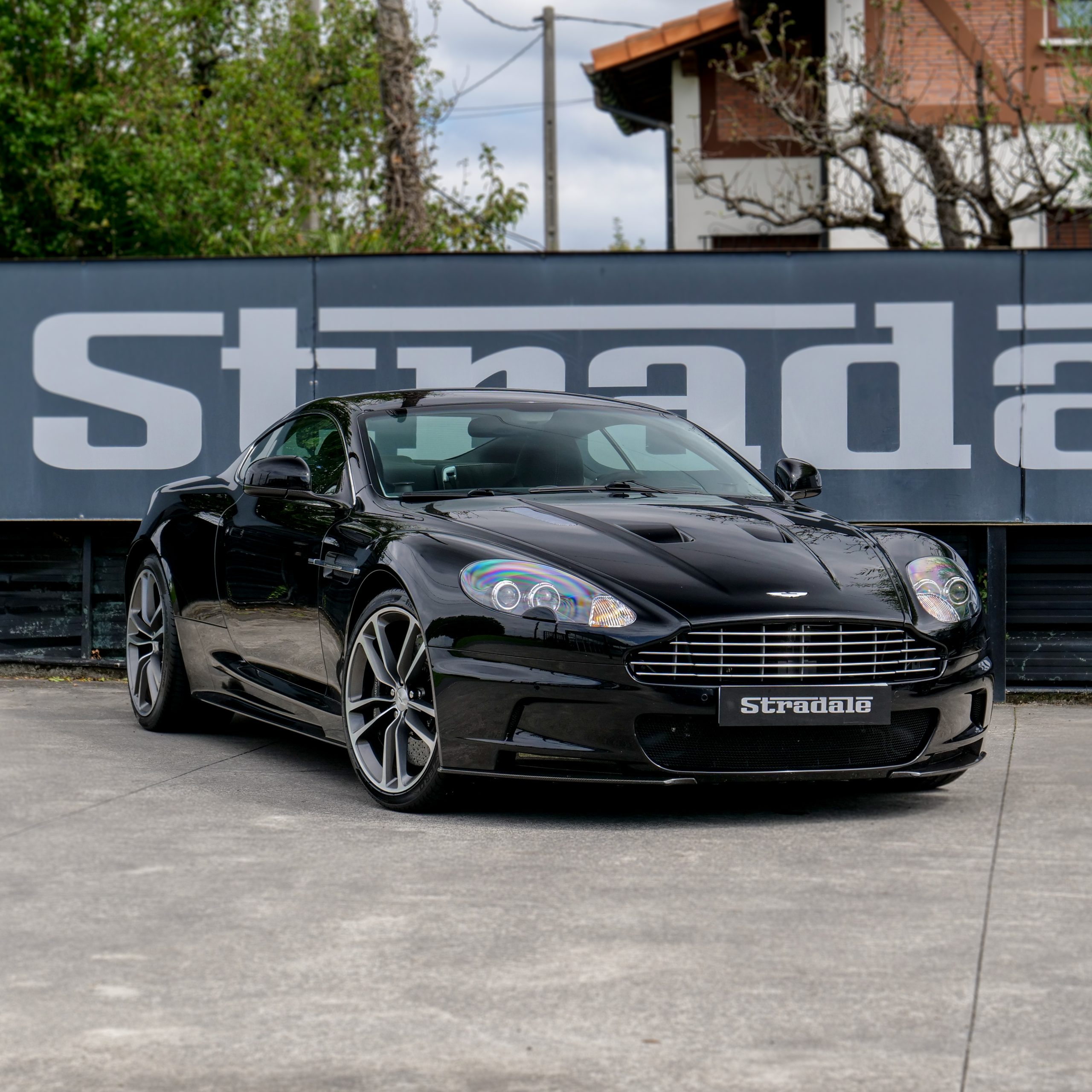 Aston Martin DBS