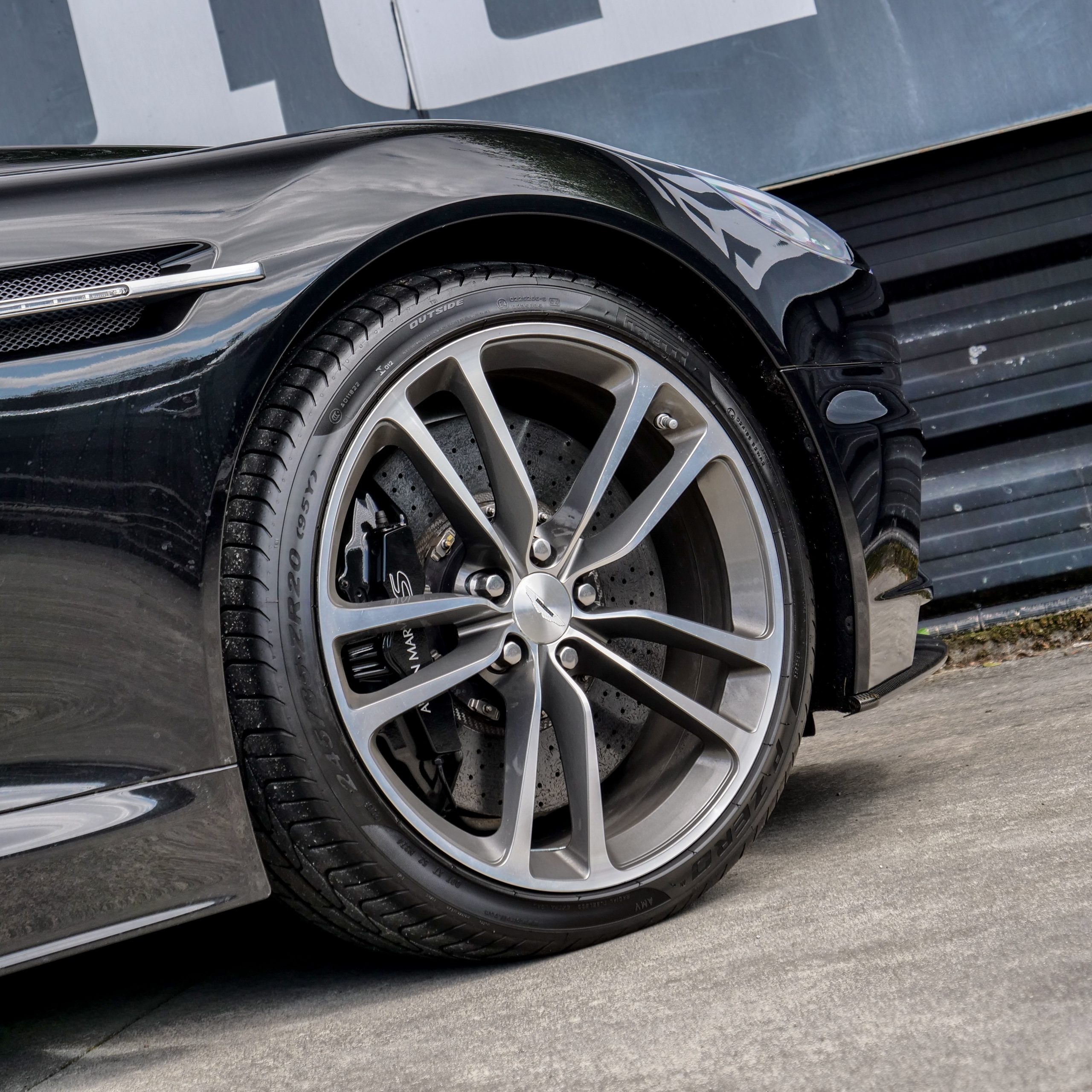 Aston Martin DBS - imagen 24