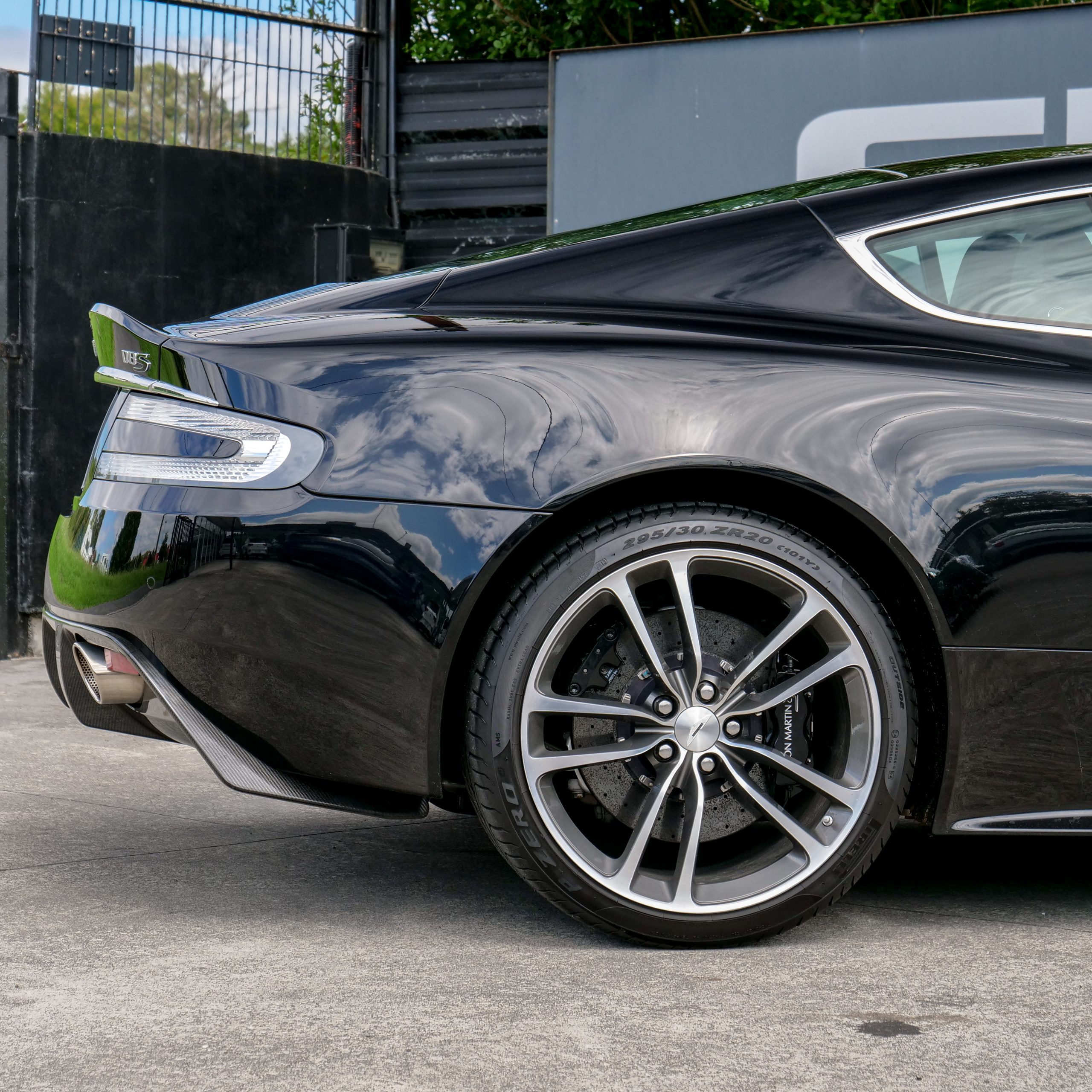 Aston Martin DBS - imagen 25