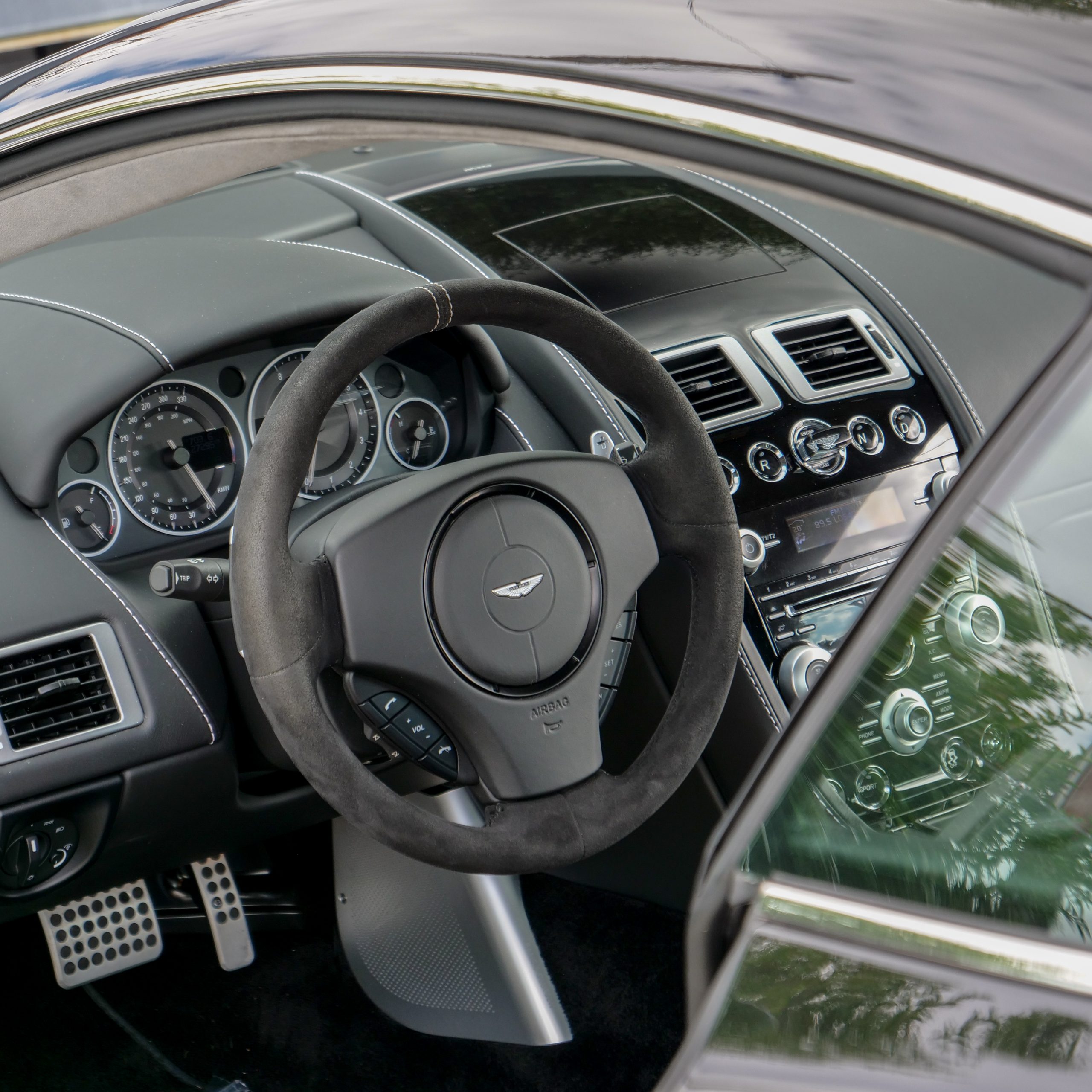 Aston Martin DBS - imagen 32
