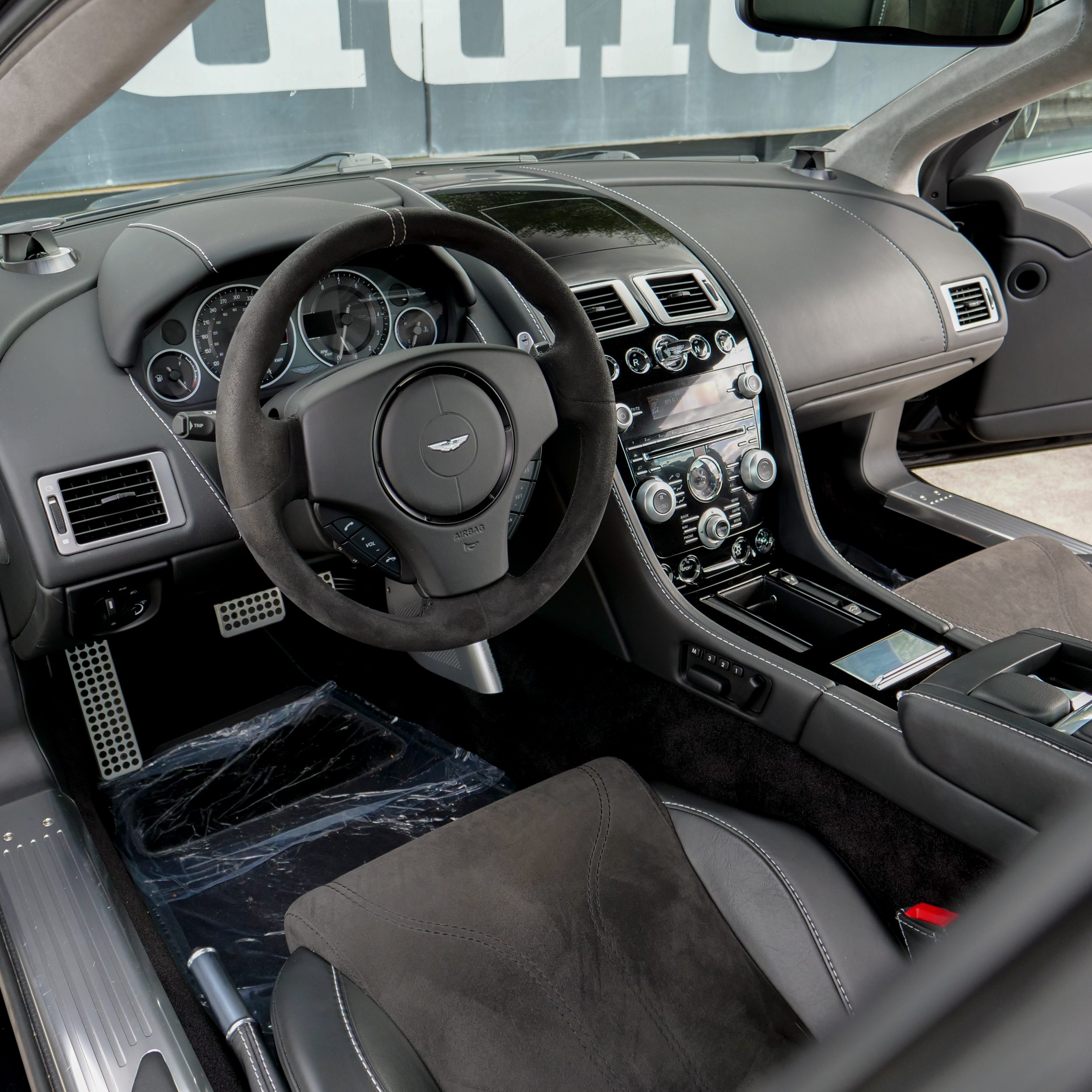 Aston Martin DBS - imagen 34