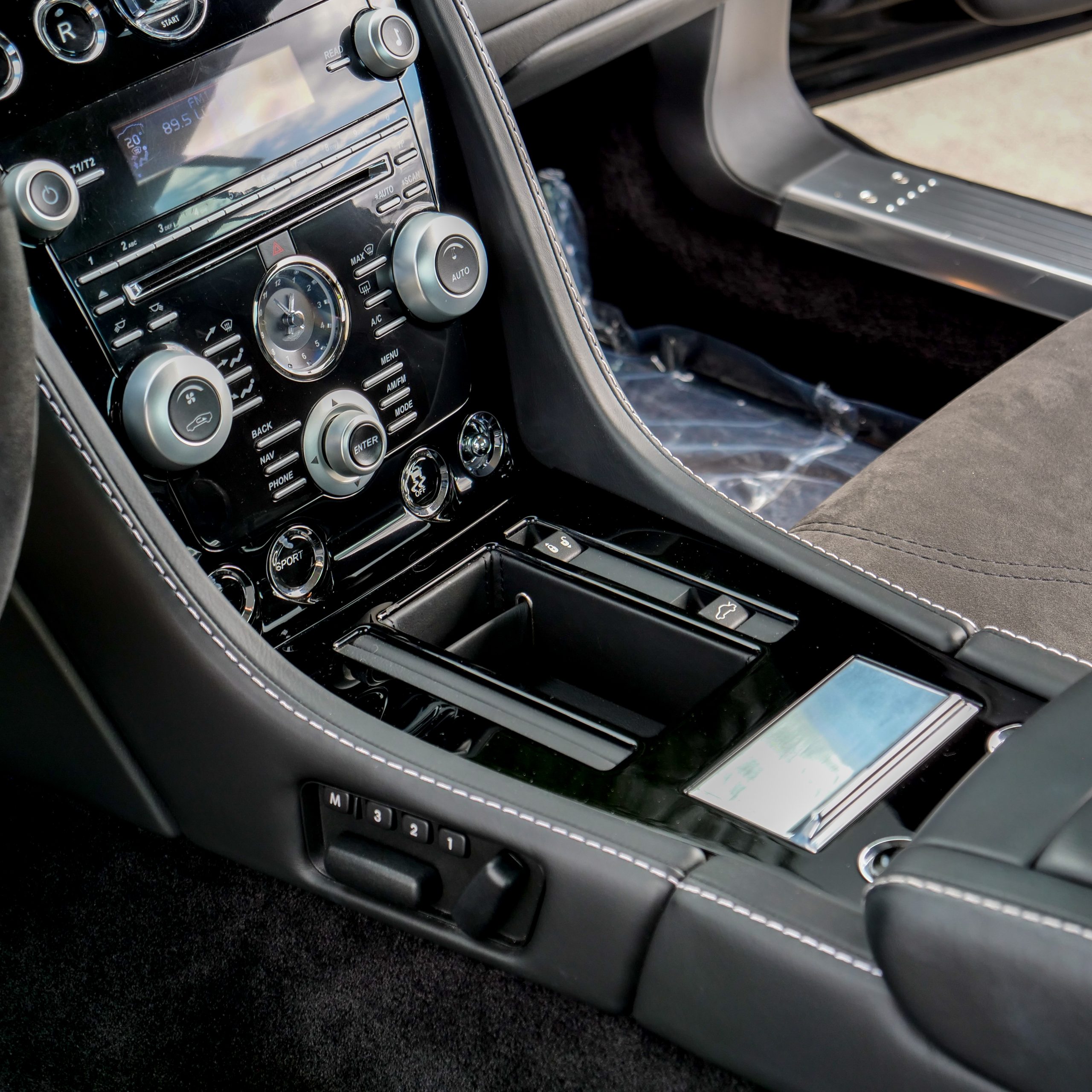 Aston Martin DBS - imagen 35