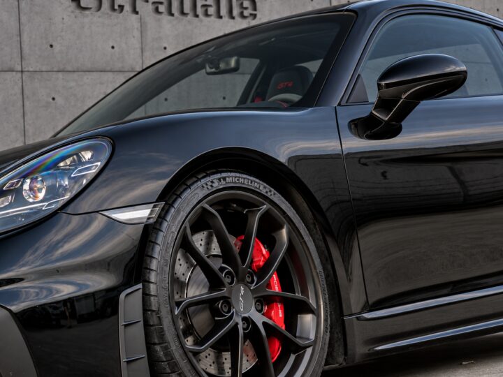 Porsche 718 Cayman GT4 - foto 8