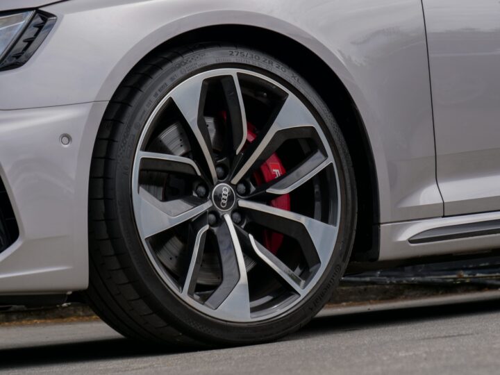 Audi RS4 - foto 7