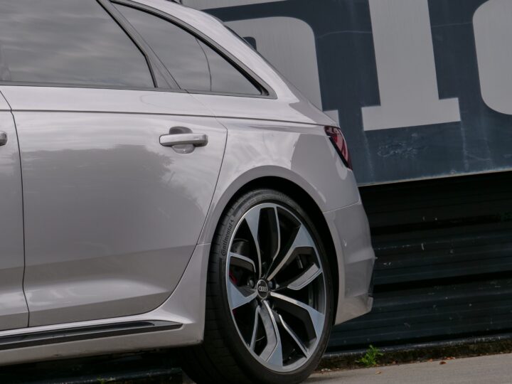 Audi RS4 - foto 8