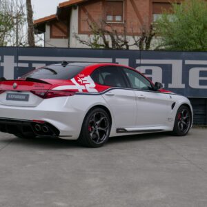Alfa Romeo Giulia «Racing Edition» - foto 24