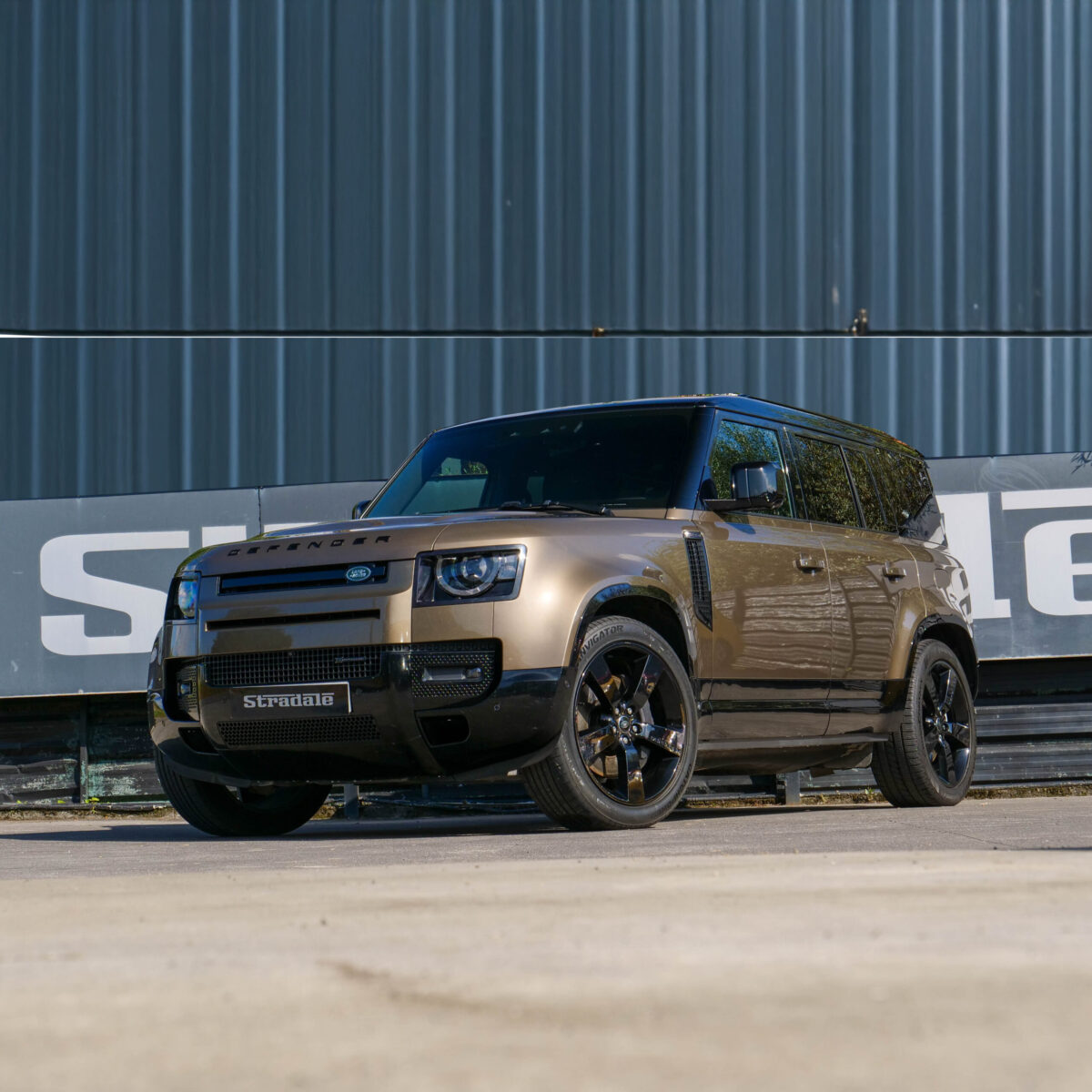 Land Rover Defender P400e HSE - imagen 3