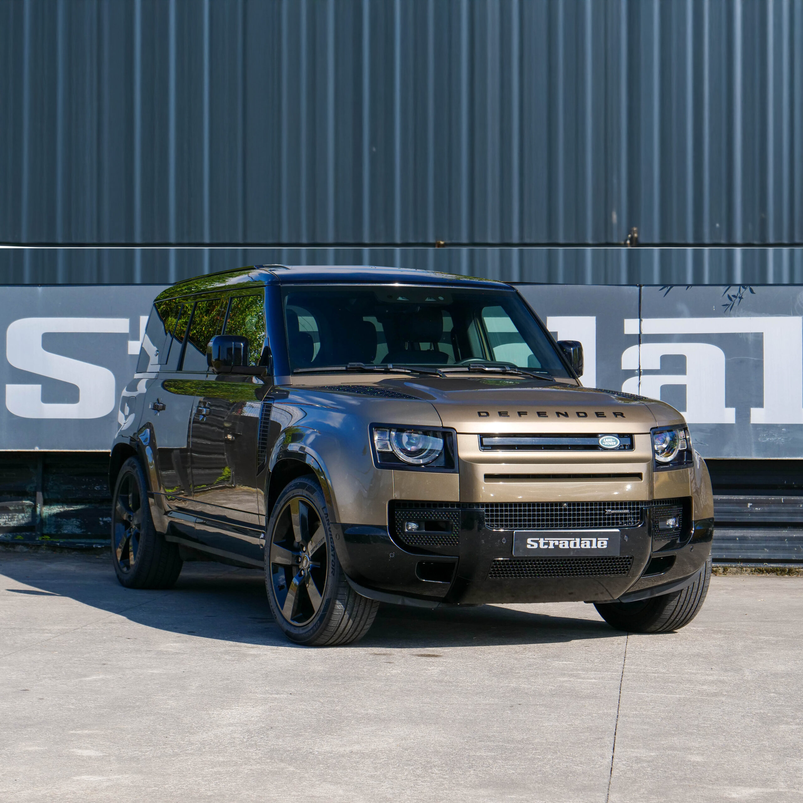 Land Rover Defender P400e HSE