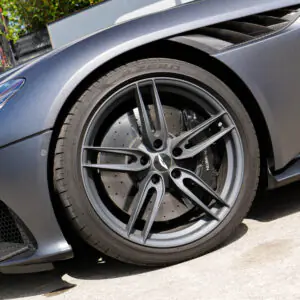Aston Martin DBS Superleggera V12 - foto 9