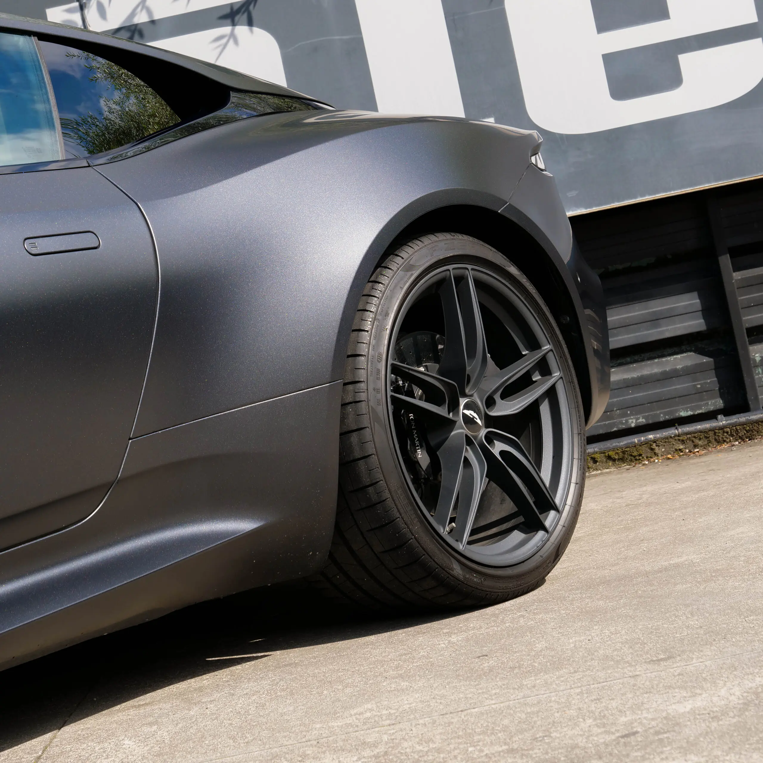 Aston Martin DBS Superleggera V12 - imagen 10