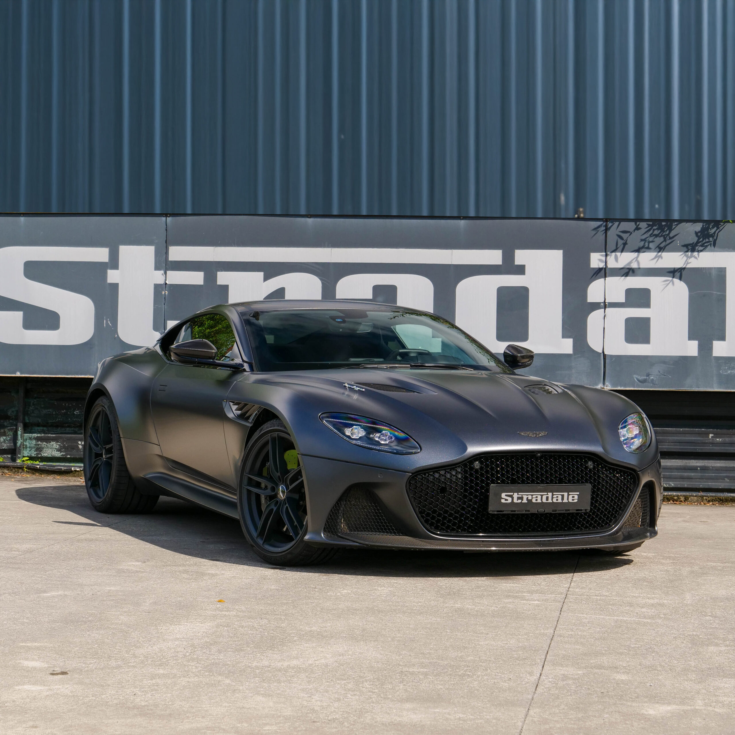 Aston Martin DBS Superleggera V12