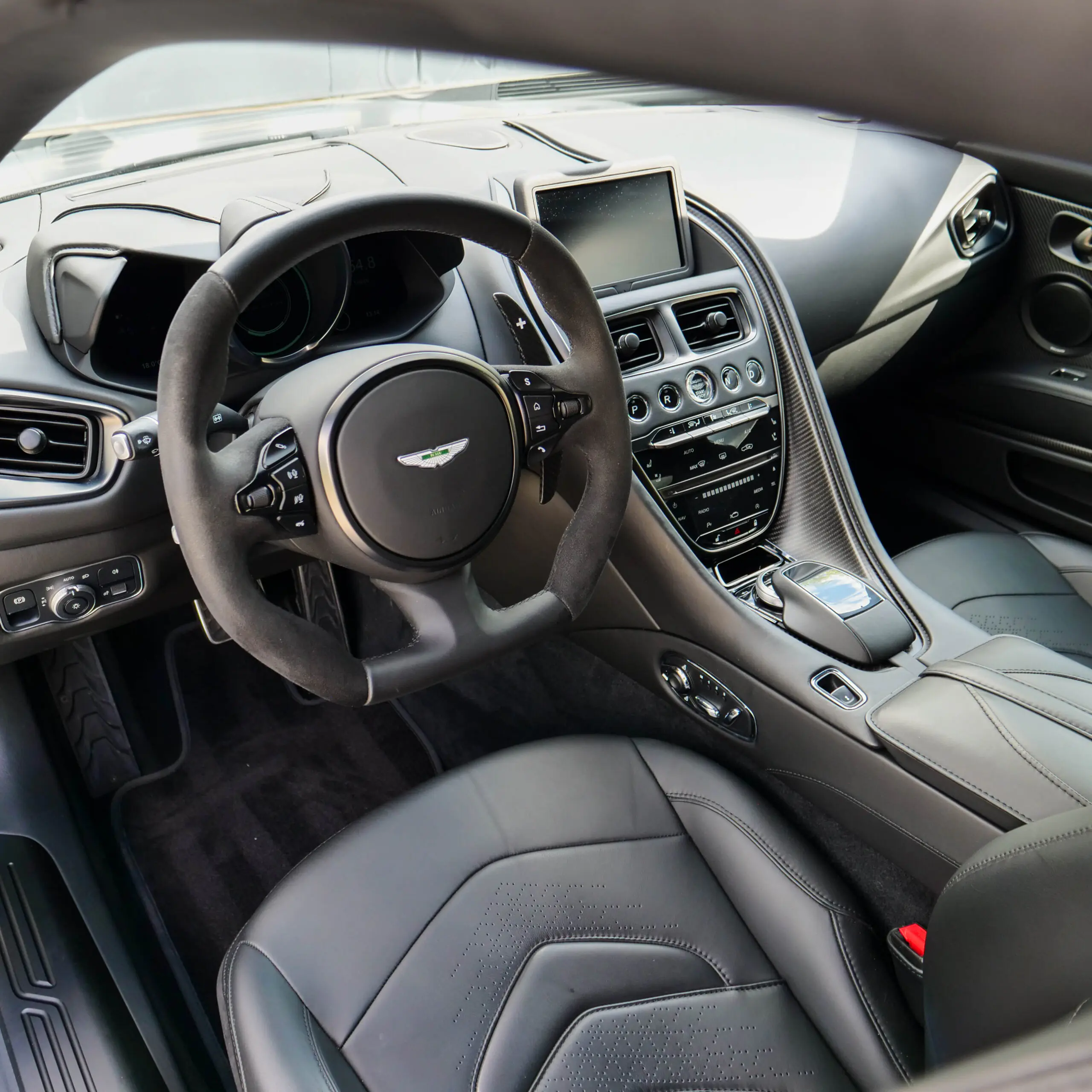 Aston Martin DBS Superleggera V12 - imagen 33