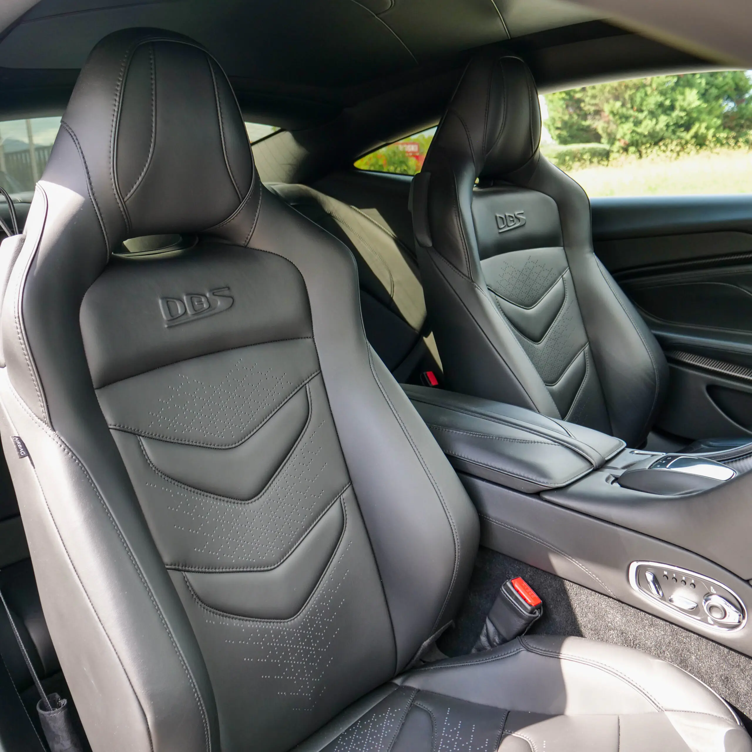Aston Martin DBS Superleggera V12 - imagen 41