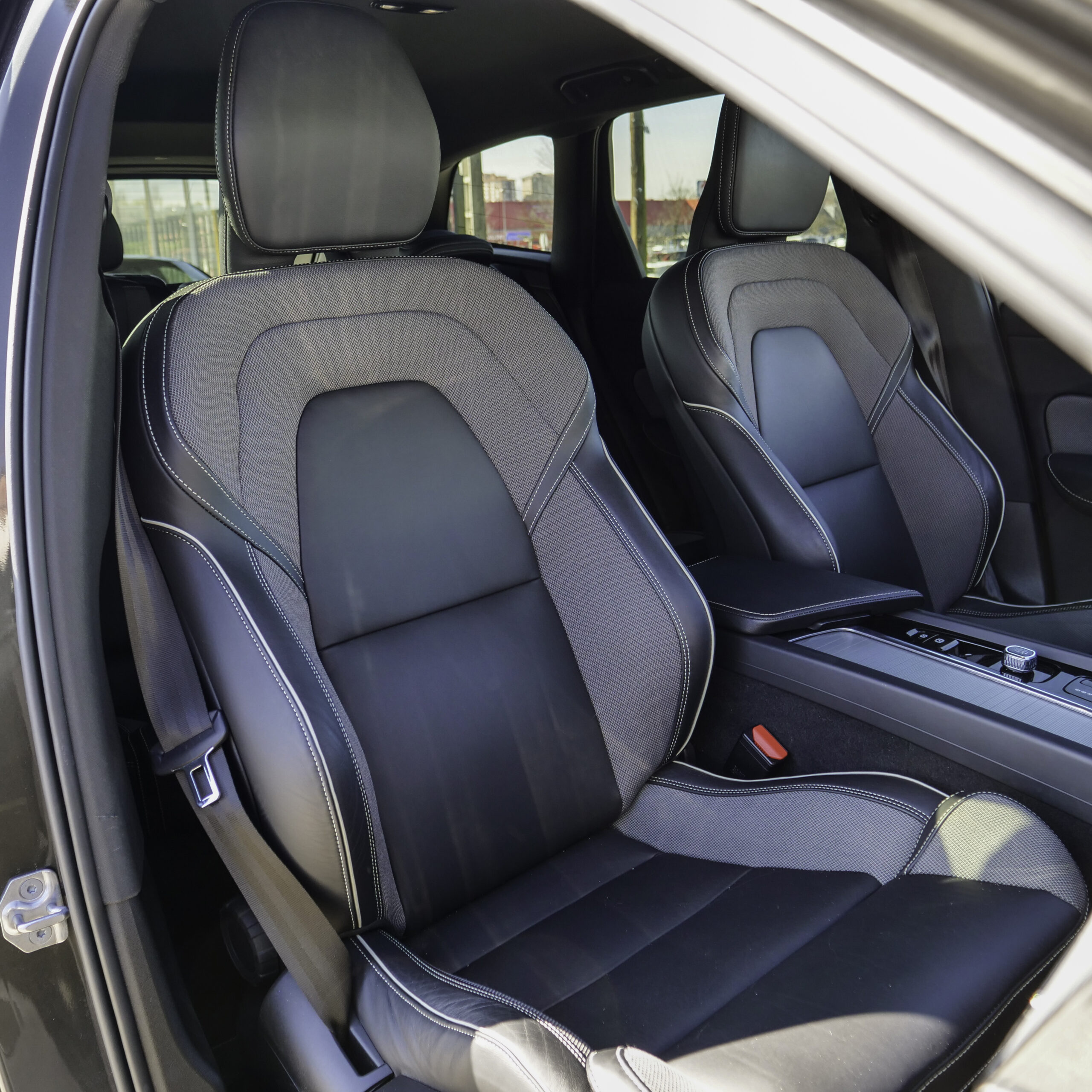 Volvo XC60 R Design - imagen 29