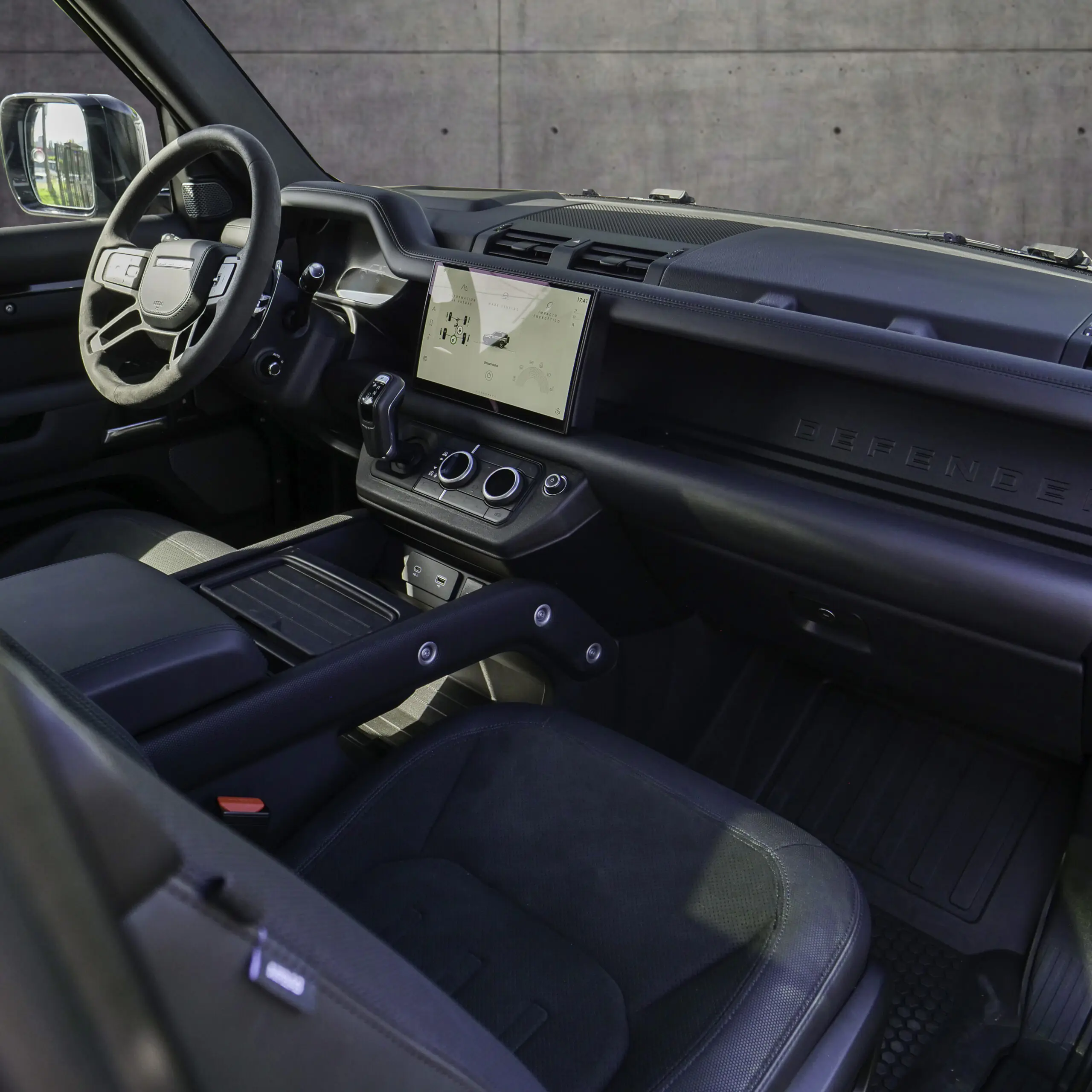 Land Rover Defender 90 V8 5.0 Supercharged 525 CV - imagen 22